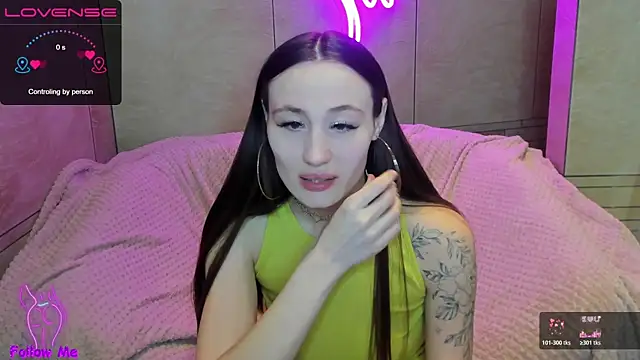 Snapshot of honeybuns_lizzy chatting on April 2026 01:21:01 PM honeybuns lizzy online show from April 2026 01:21:01 PM