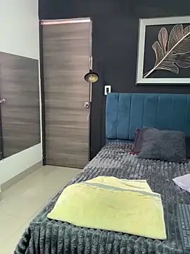 valentina herrrera online show from April 2026 07:00:01 PM