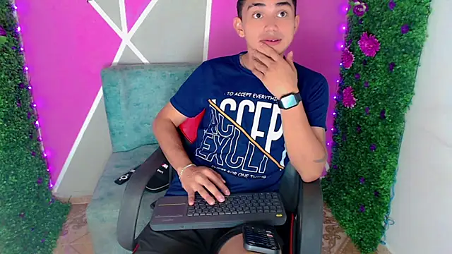 Ruiz2416 online show from October 2025 11:24:01 AM