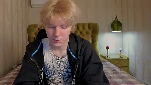 KevinMilky online show from November 2025 03:01:02 PM