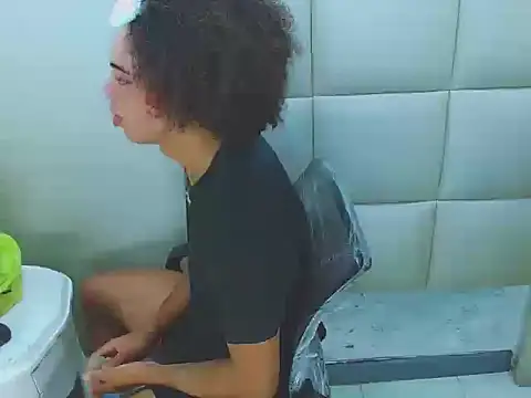 WinnyBarness online show from October 2025 02:08:02 AM