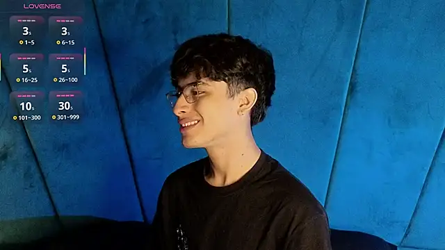 Aaron Eze online show from October 2025 10:28:02 PM