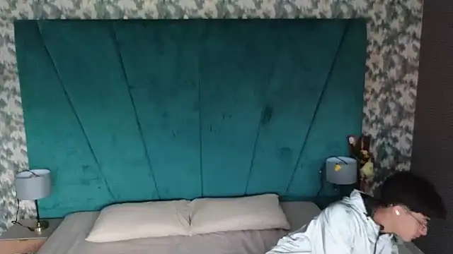 Aaron Eze online show from February 2026 08:40:02 PM