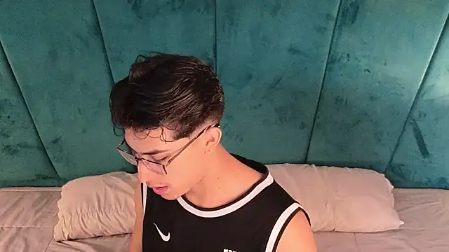 Aaron Eze online show from April 2026 01:12:01 PM