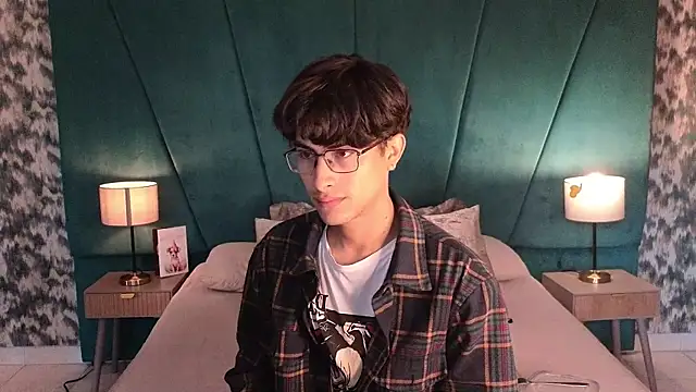 Snapshot of Aaron_Eze chatting on May 2026 12:56:01 PM Aaron Eze online show from May 2026 12:56:01 PM