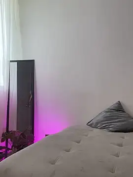 Esmeraldalcl online show from December 2025 09:09:01 PM