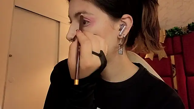 moon winy online show from January 2026 12:18:02 PM