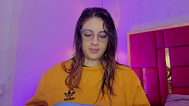 moon winy online show from April 2026 11:36:01 AM