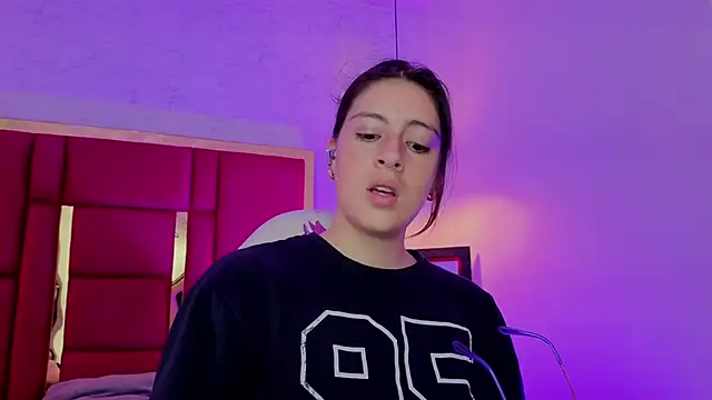 moon winy online show from April 2026 11:53:02 AM