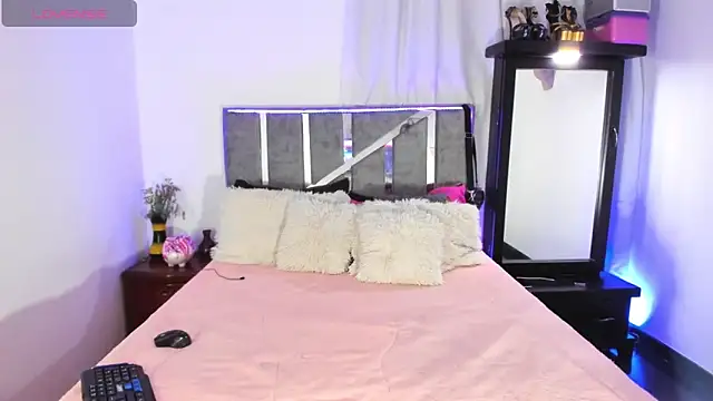 IvettePetit online show from February 2026 12:09:01 AM