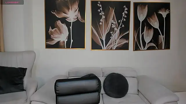 MeganCross1 online show from November 2025 04:51:02 AM