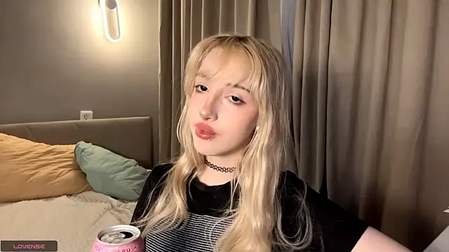 Milkmoriee online show from November 2025 03:11:02 PM