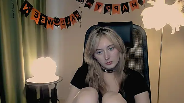 ScarlettScril online show from November 2025 07:00:01 AM