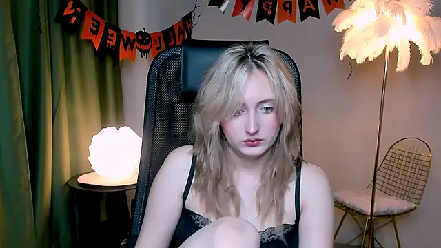 ScarlettScril online show from November 2025 06:33:02 AM