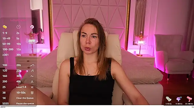 Snapshot of VixenMuse chatting on June 2026 08:19:01 PM VixenMuse online show from June 2026 08:19:01 PM