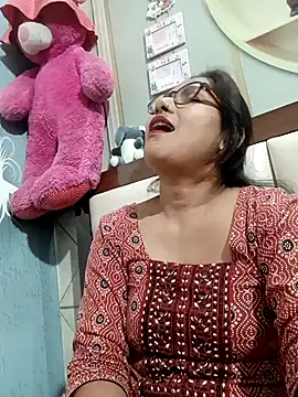 Vanshika1432 online show from November 2025 01:55:02 PM