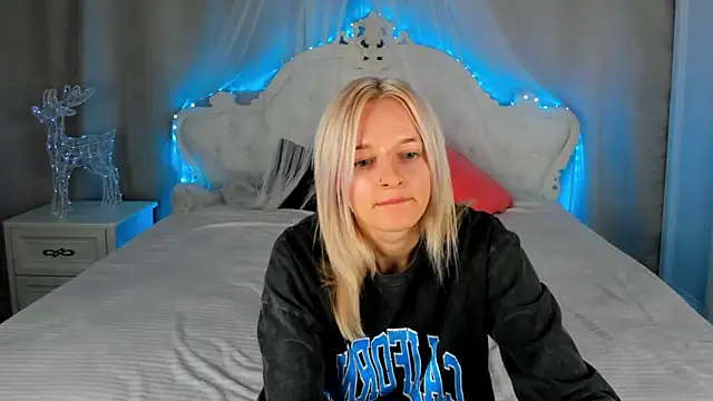 Snapshot of AlessaKiss chatting on May 2026 02:07:02 AM AlessaKiss online show from May 2026 02:07:02 AM