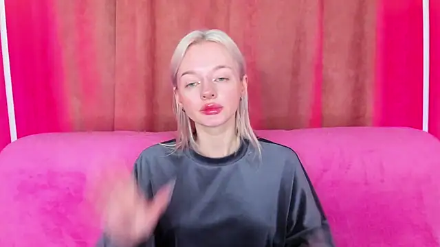 Snapshot of AlessaKiss chatting on May 2026 01:33:02 AM AlessaKiss online show from May 2026 01:33:02 AM
