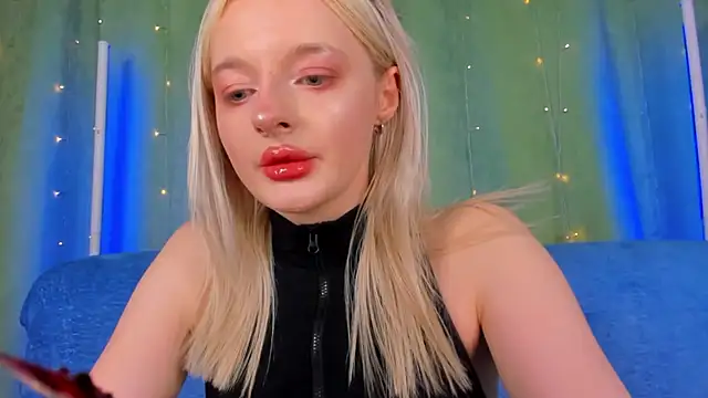 Snapshot of AlessaKiss chatting on June 2026 09:01:02 AM AlessaKiss online show from June 2026 09:01:02 AM