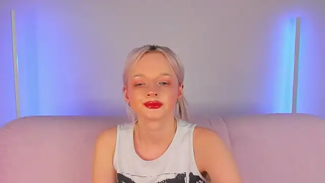 Snapshot of AlessaKiss chatting on June 2026 02:45:02 AM AlessaKiss online show from June 2026 02:45:02 AM