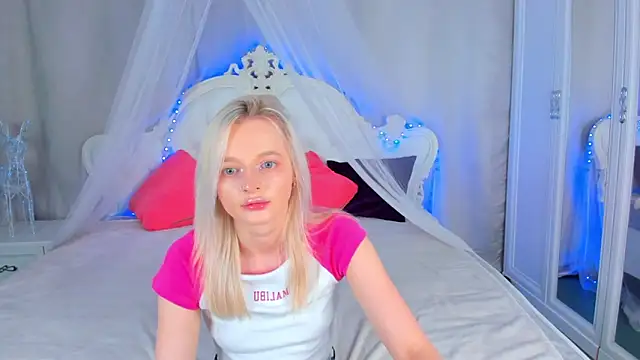 Snapshot of AlessaKiss chatting on June 2026 03:25:01 AM AlessaKiss online show from June 2026 03:25:01 AM