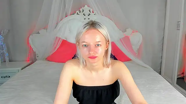 Snapshot of AlessaKiss chatting on June 2026 01:32:01 AM AlessaKiss online show from June 2026 01:32:01 AM