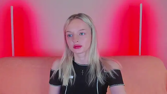 Snapshot of AlessaKiss chatting on July 2026 07:04:01 AM AlessaKiss online show from July 2026 07:04:01 AM