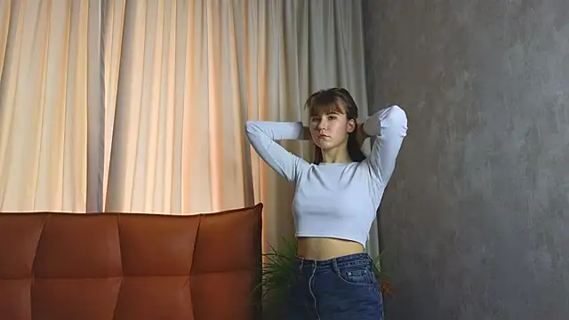 Snapshot of BloomNoir chatting on November 2025 07:19:02 AM BloomNoir online show from November 2025 07:19:02 AM