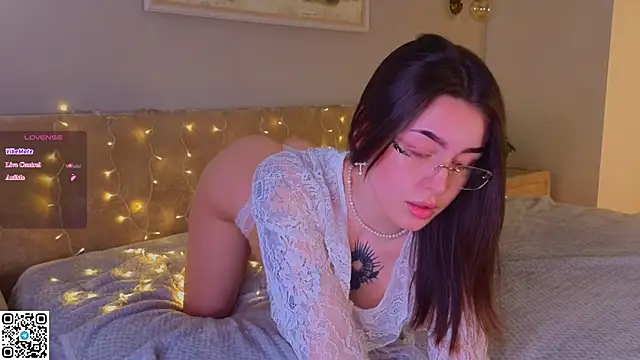 TinyMollys online show from March 2026 03:06:01 PM