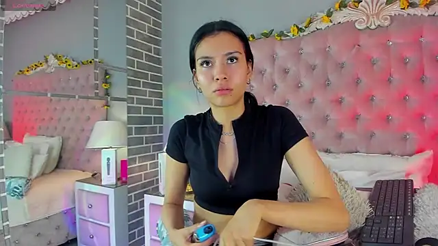 Snapshot of TanyaBello chatting on April 2026 10:45:01 PM TanyaBello online show from April 2026 10:45:01 PM