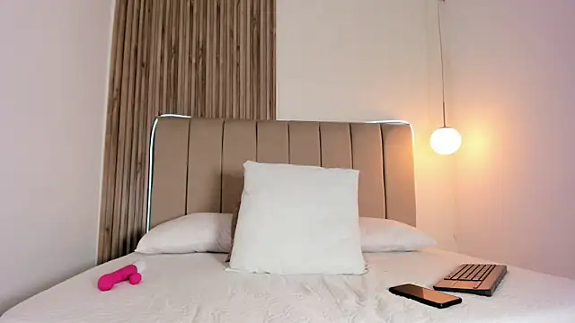 EvaaSinclair online show from March 2026 08:14:01 PM