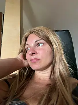 Snapshot of kinkysarahx chatting on August 2026 10:21:02 AM kinkysarahx online show from August 2026 10:21:02 AM