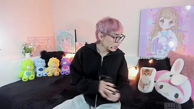 Strawberry Kitty  online show from December 2025 03:55:02 AM