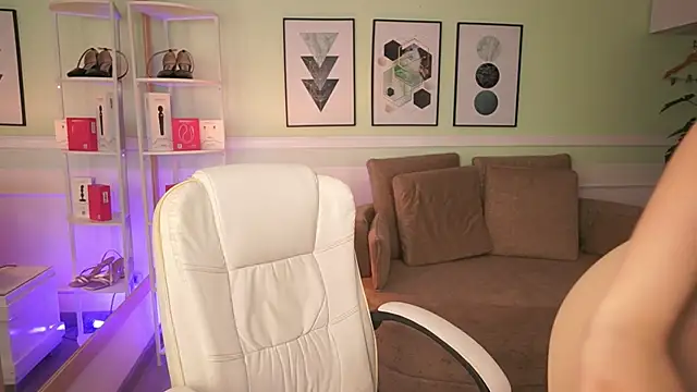 EmilyTurneer online show from April 2026 07:21:02 PM