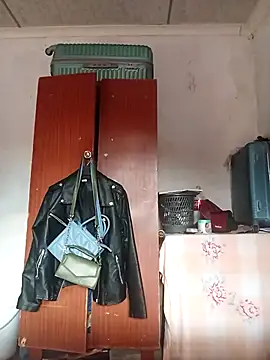 Roronae online show from November 2025 05:17:01 AM