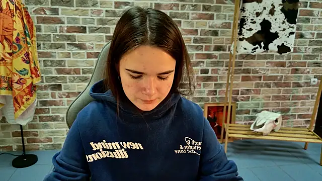 May Bloom online show from October 2025 05:15:02 AM