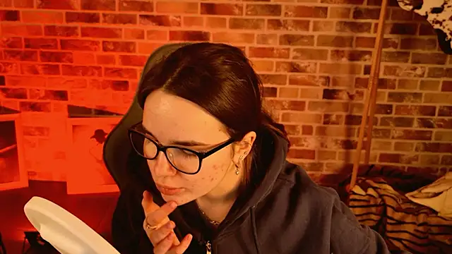 May Bloom online show from March 2026 10:06:01 AM