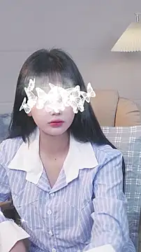 Snapshot of Yiyi_cute chatting on October 2025 06:16:02 AM Yiyi cute online show from October 2025 06:16:02 AM
