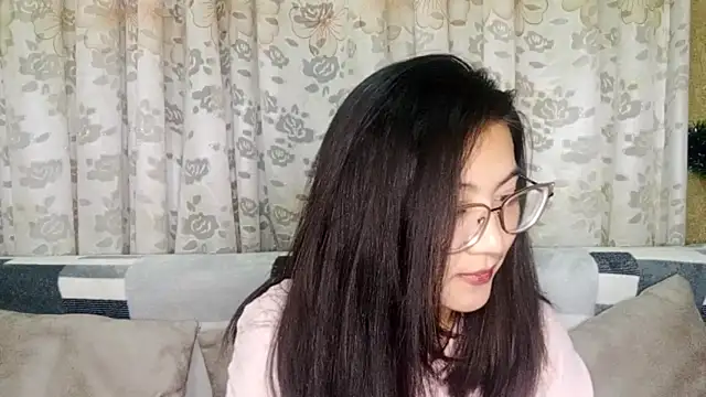 LinneaHyles online show from December 2025 03:42:01 PM