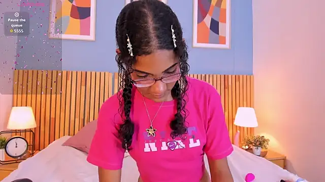 AuroraPinkk online show from December 2025 01:51:02 PM