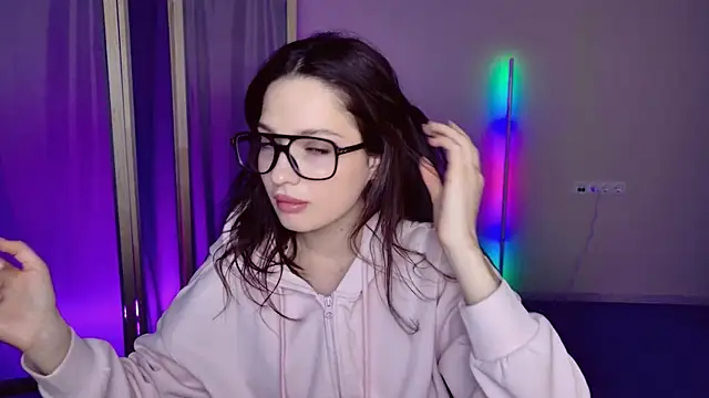 KiraVair online show from April 2026 03:52:01 PM