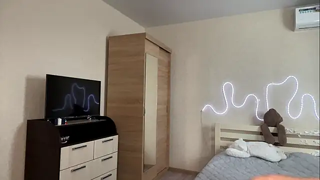 MyraLitterers online show from April 2026 01:20:01 PM