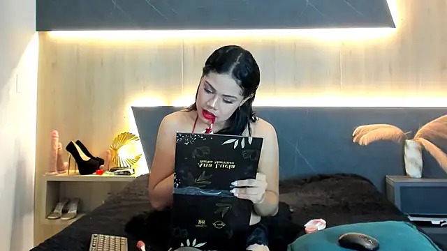 LorenaVarga online show from April 2026 07:27:02 PM