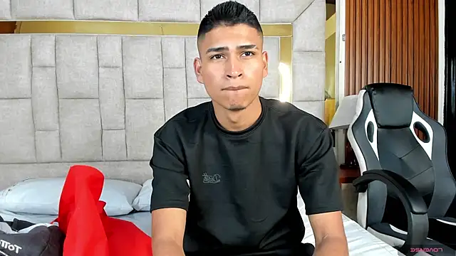 Emiliano Reyes online show from November 2025 03:04:01 AM