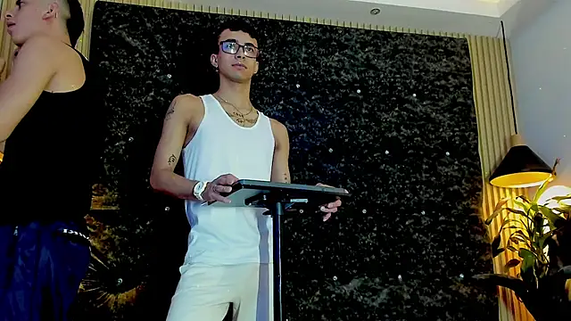 the fenix boy online show from October 2025 09:27:01 PM