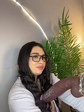 Juli Casanova online show from April 2026 12:39:01 PM