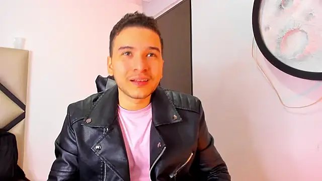 mike 257 online show from November 2025 11:43:01 AM