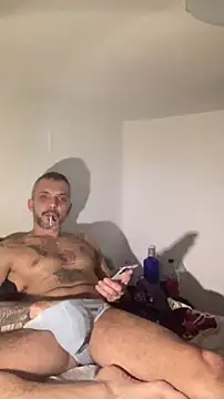 Italmanu85 online show from November 2025 01:00:02 AM