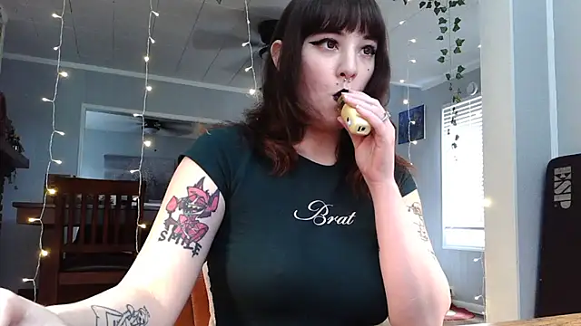 Snapshot of Trickylucy555 chatting on May 2026 10:29:02 PM Trickylucy555 online show from May 2026 10:29:02 PM