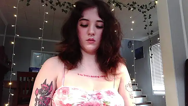 Snapshot of Trickylucy555 chatting on May 2026 09:45:02 PM Trickylucy555 online show from May 2026 09:45:02 PM